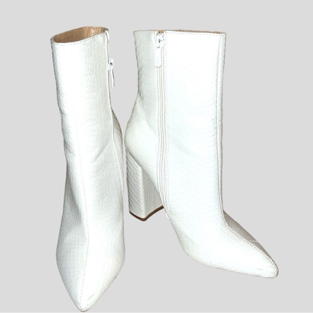 Pretty little thing cute white faux snake skin design! - Picture 4 of 7